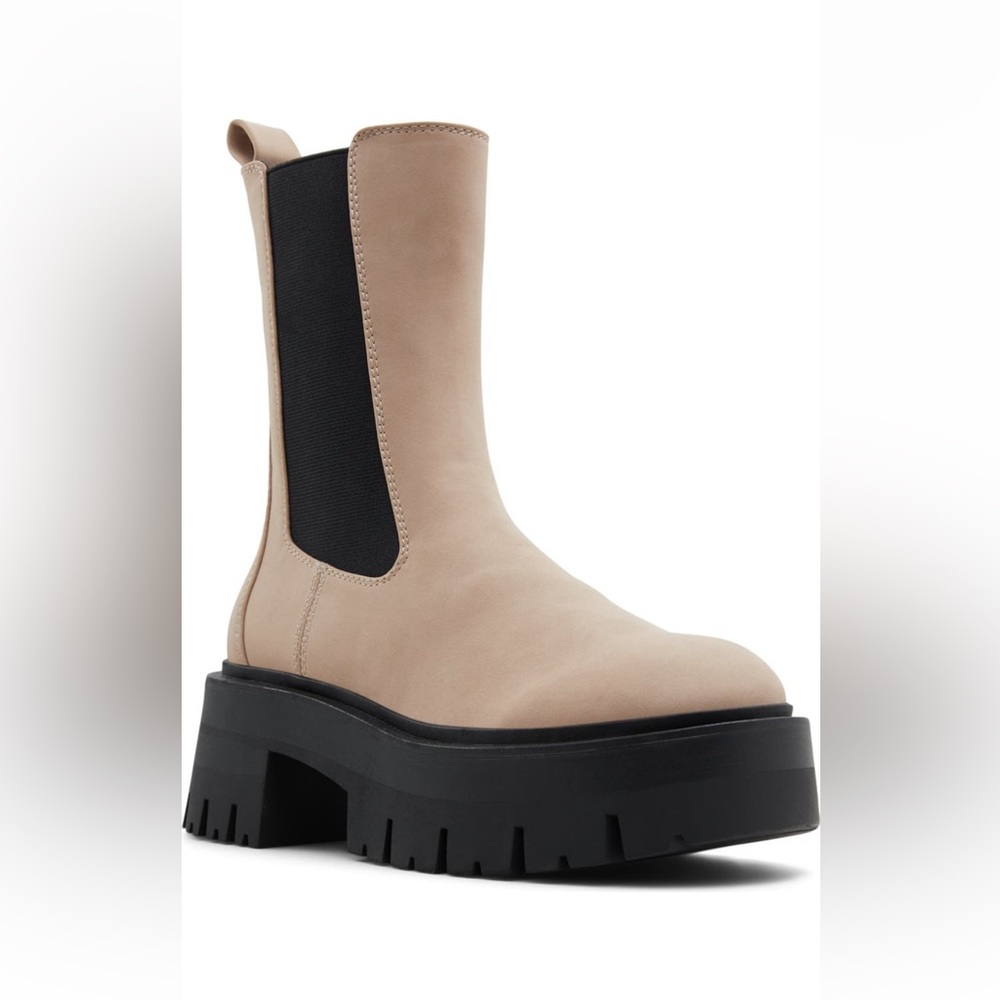 *NEW IN BOX* Call it Spring Dafneyy Lug Chelsea Boot